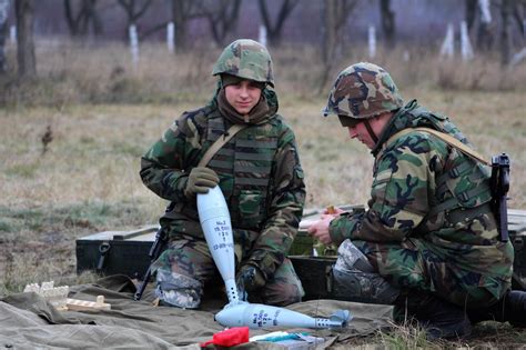 Огонь из артиллерии и ствольного оружия в Бельцах тренируется