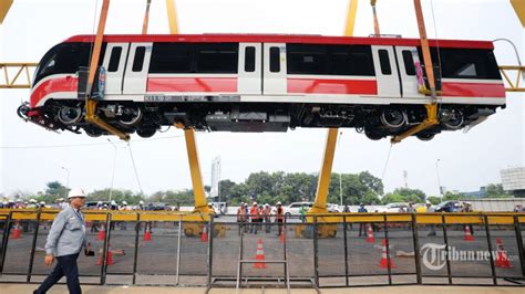 Menteri Budi Karya Targetkan LRT Jabodebek Mulai Beroperasi Tahun 2021