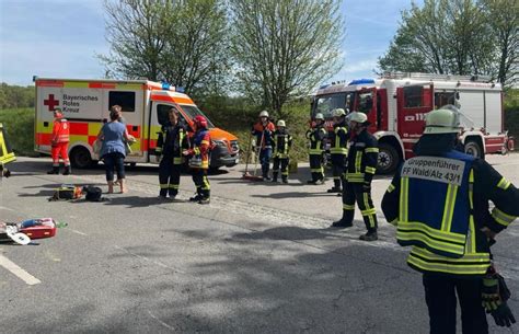 Motorradfahrer Bei Unfall Mit Auto Zwischen Wald Alz Und Hirten Schwer