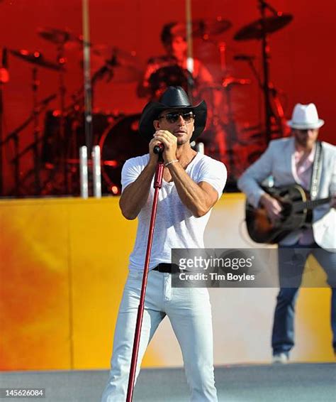 92 Kenny Chesney And Tim Mcgraw Brothers Of The Sun Tour Kick Off