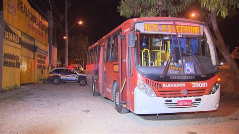 Adolescente Suspeito De Tentar Assaltar ônibus é Baleado E Morto Por