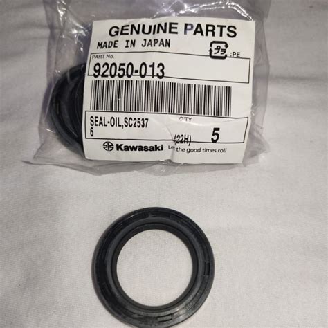 KAWASAKI BARAKO 1 2 ENGINE SPROCKET OIL SEAL GENUINE PARTS Shopee