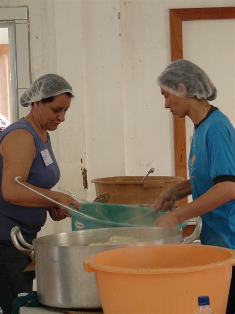 A Ajuda Que Vem Das Cozinhas Comunit Rias Prefeitura De Itaja