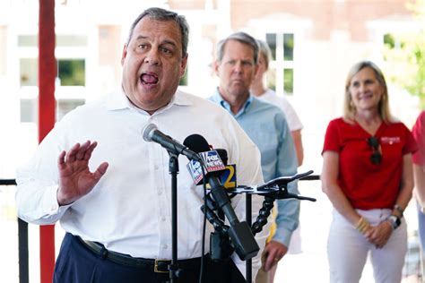 Chris Christie Grilled At Town Hall After Positioning Himself As Anti