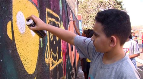 Projeto Leva Oficinas De Grafite Para Escolas P Blicas Da Periferia De