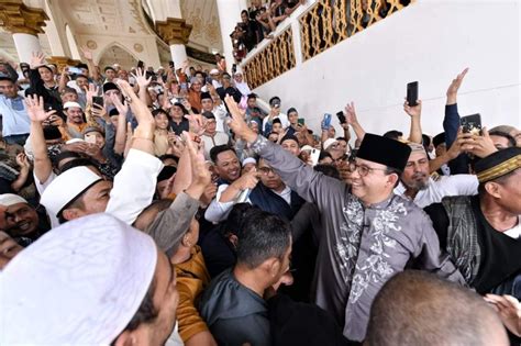 Sindo Hi Lite Ribuan Warga Sambut Anies Baswedan Di Masjid Mujahidin