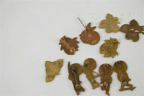 Lot3082 Robertsons Enamel Golly Badges Including A Pre War Lemo