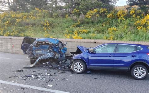 Violento Scontro Tra Auto Sulla Ss Non Ce Lha Fatta Linfermiere