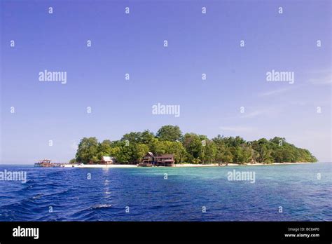 Pulau Sipadan - Holiday Island resort Stock Photo - Alamy