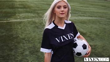 Vixen Blonde Hotties Teases Celeb Sniff Out