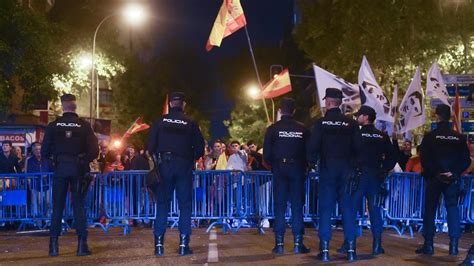 Unas Personas Se Concentran En Ferraz Por Decimosexto D A En