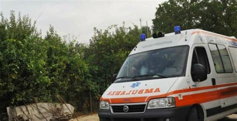 Tragedia Sul Lavoro Cade Da Un Muletto E Sbatte La Testa Muore Un