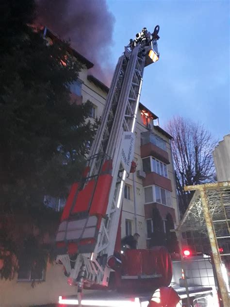 Zeci De Persoane Evacuate Dintr Un Bloc Cu Etaje N Care A Izbucnit