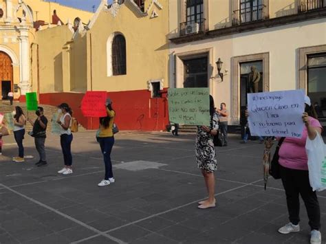 Maestros de inglés protestan en Xalapa por falta de pago