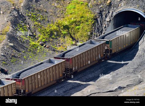 Freight Train Coal Cars Stock Photos & Freight Train Coal Cars Stock Images - Alamy