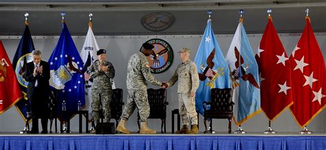 DVIDS - Images - CENTCOM welcomes new commander [Image 3 of 7]