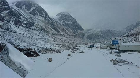 Snowfall In Uttarakhand Highway Blocked After Landslide Amar Ujala