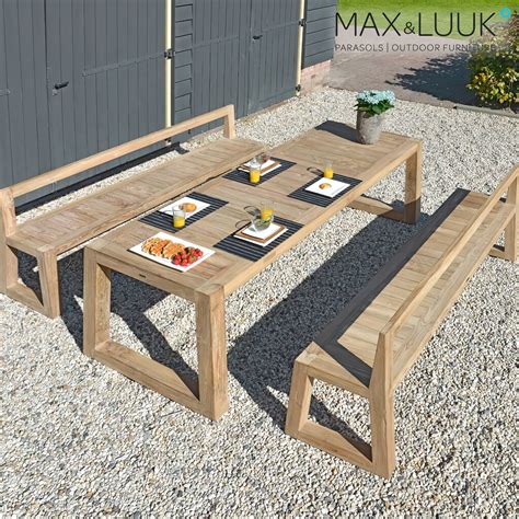 Großer massiver Gartentisch aus Teakholz