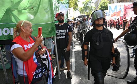 Paro De La Cgt Manifestantes Copan La Plaza Del Congreso Nuevo