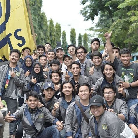 OOTD Jaket Angkatan Kuliah Mahasiswa Jaket Almamater