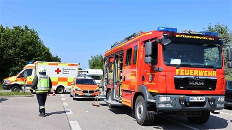 Motorradunfall Bei Unterneukirchen Biker 27 Schwer Verletzt