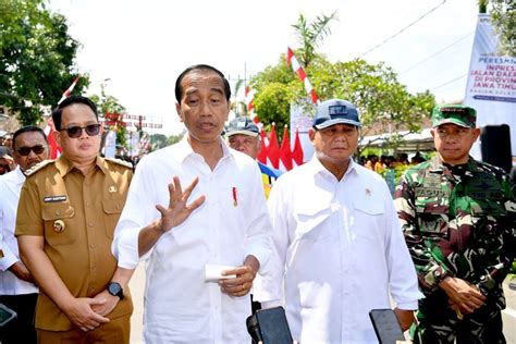 Jokowi Dan Gibran Diisukan Masuk Golkar Hasto Singgung Ada Jurang