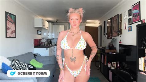 Nackter Bikini Anprobe Mit J Hrigem Britischem Teenager Mit Riesigen Titten Xhamster