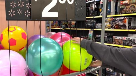 Everyone Will Be Buying Walmart Balls After Seeing This Stunning Idea Bricolage Noel Bricolage