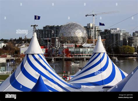 Das Cirque Du Soleil Zelt Und Das Science World Museumsgeb Ude In