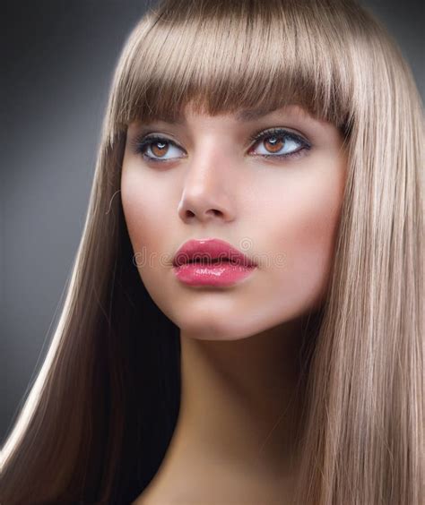 Fille Blonde De Mode Image Stock Image Du Propre Haircare