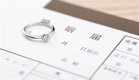 婚姻届受理証明書って？使える・使えない場面ともらい方を解説！ おしゃれな結婚式小物が何でも揃う通販サイト【ファルベ】