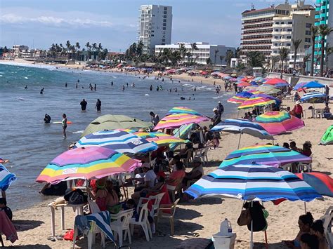 Mazatl N Miles De Turistas Abarrotan Las Playas Para Sofocar El