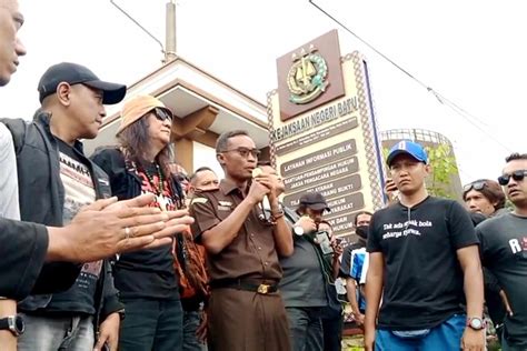 Giliran Kejari Batu Dilurug Aremania Tuntut Keadilan Atas Tragedi