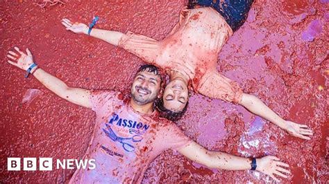 Spain S Tomatina Food Fight Returns After Covid Hiatus BBC News