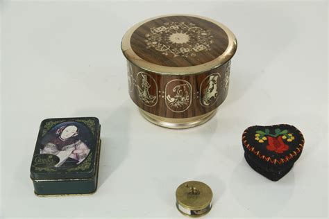 Nippes Div. Auswahl - Requisitenverleih - bombastic.at