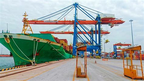 Visakhapatnam port logs into AI-led operations - DST - Daily Shipping Times