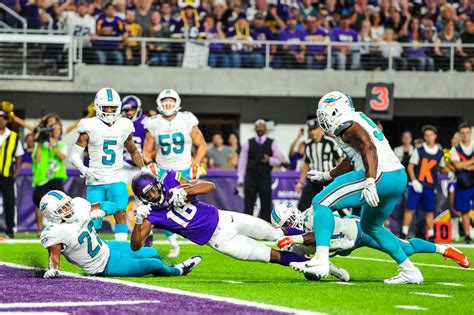 A Brief Look At Minnesota Vikingsmiami Dolphins History Daily Norseman