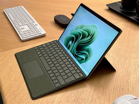 Microsoft annuncia la disponibilità di Surface Pro 9 e Surface Laptop 5