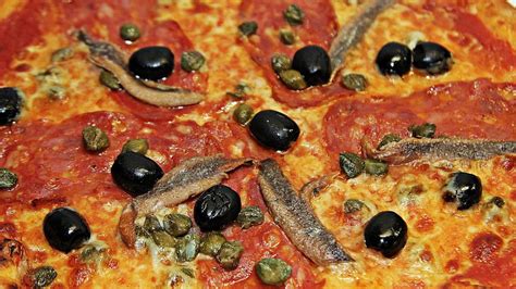 Pizza De Anchoas Y Encurtidos Receta F Cil Paso A Paso