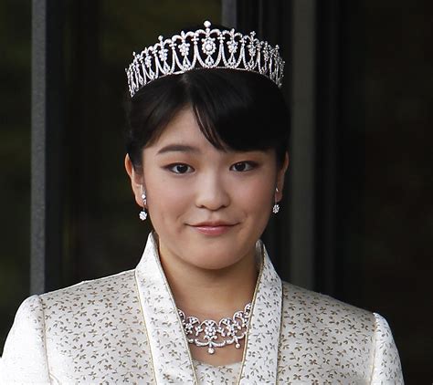 Japans Princess Mako To Marry Ocean Loving Legal Assistant