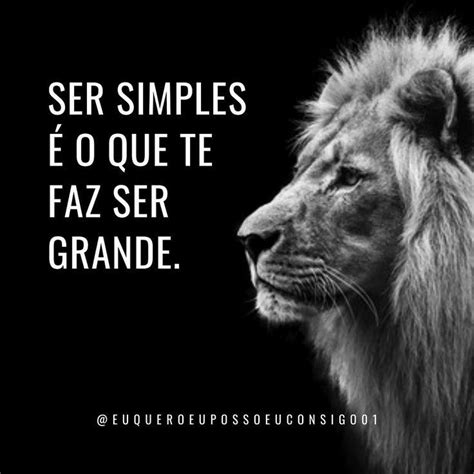 A Black And White Photo Of A Lion With The Words Ser Simples E O Que Te