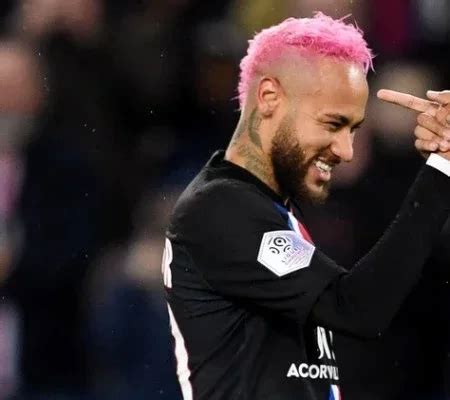 Novo Estilo Depois De Pintar Cabelo De Rosa Neymar Aparece Careca