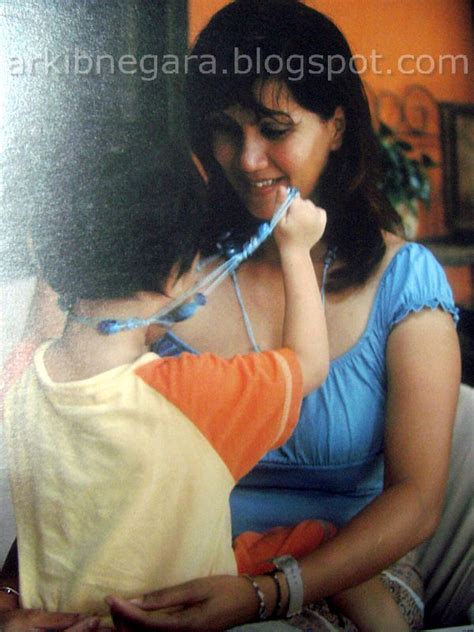 6 Hot Sexy Zarina Zainuddin Bikini Pics