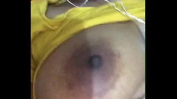 Chispa Cachonda Muestra Sus Tetas Co O Y Chuparse Los Dedos Xvideos