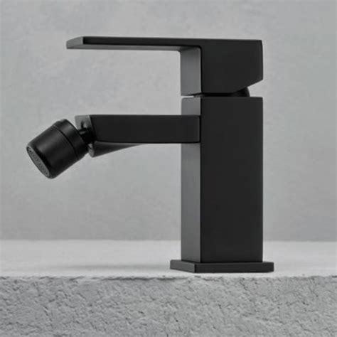 Set Di Miscelatori Lavabo Alto Bidet E Doccia In Ottone Verniciato Nero