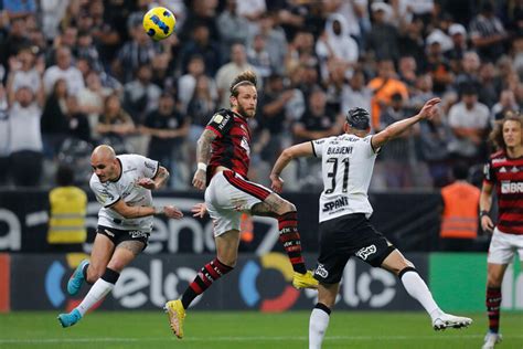 Corinthians x Flamengo CBF divulga áudio do VAR em lance polêmico