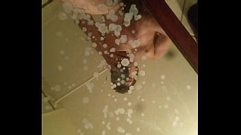 Increíblemente enorme carga de semen masiva de un joven de 21 años XVIDEOS