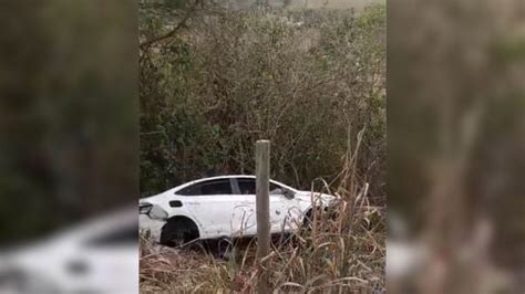 A Gazeta Motorista fica ferido após carro cair em ribanceira no Norte