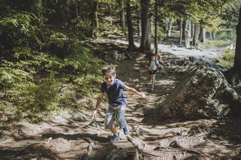 How to (truly) have fun hiking with your kids | Salomon