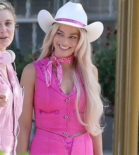 Margot Robbie Close Ups On The Set Of Barbie 5 Naked Leaked Porn Pic XPicsly